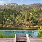 Casa vacanze Awesome Home In Forde I Hordaland With Wifi *