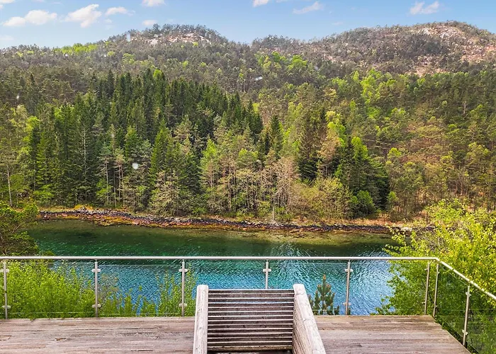 Feriehus Front In Forde I Hordaland *