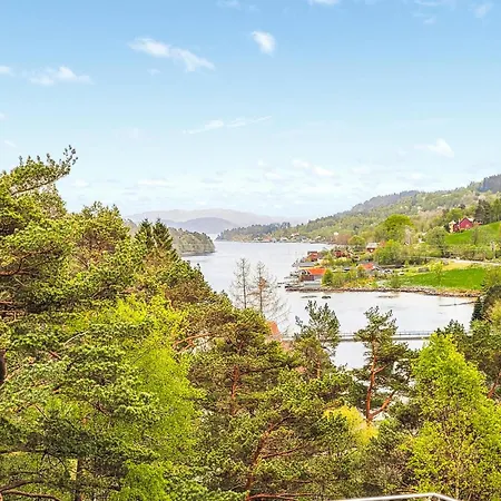 Holiday home 3 Bedroom Beautiful In Forde I Hordaland *